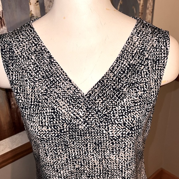 Tahari Sleeveless Top - Picture 2 of 8
